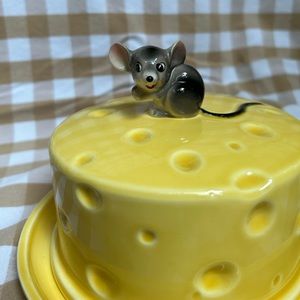 Vintage little mouse ceramic cheese plate cover